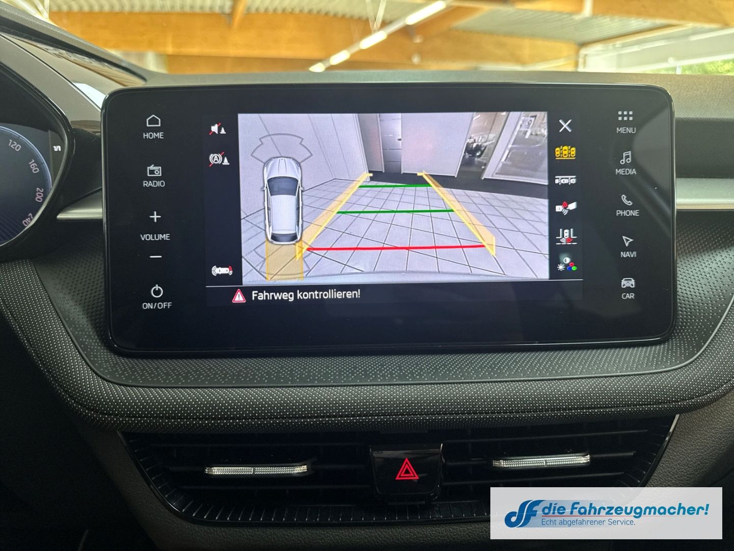 Fahrzeugabbildung SKODA Fabia Tour Automatik Navi DigiCockpit LED Apple