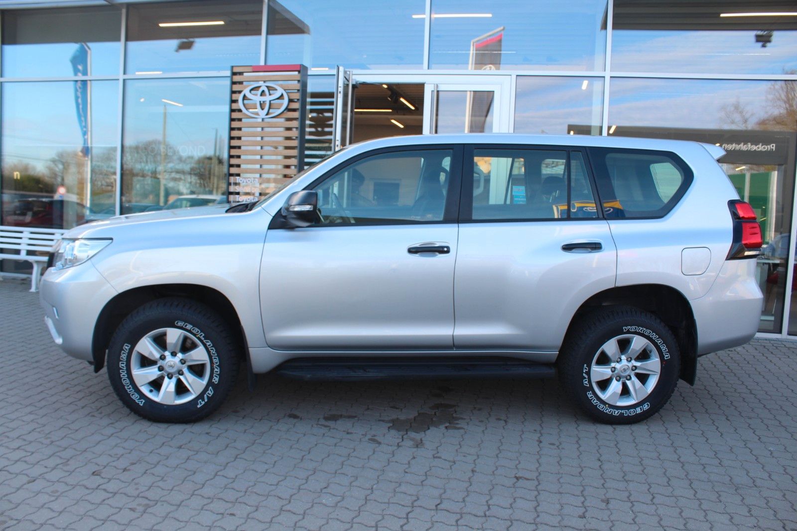 Toyota Land Cruiser Basis 2.8 Automatik*4x4*AHK*PDC*GJR foto 7