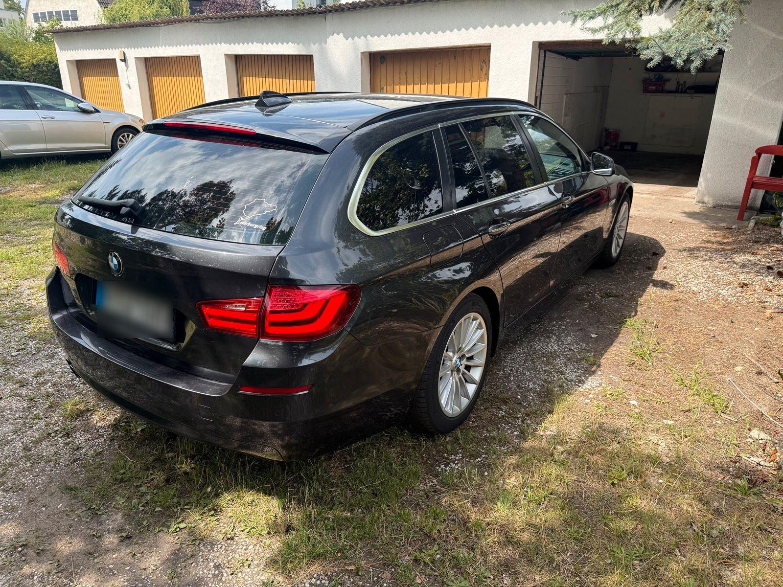 BMW 530 2011 — interior