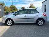 Toyota Auris Basis/Allwetterreifen/Garantie- - gebrauchte Toyota Auris aus dem Jahr 2012