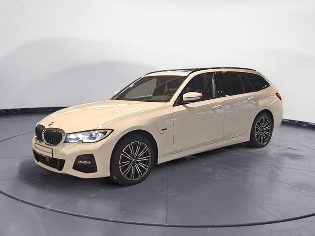 BMW 330e xDrive Touring M Sport A. Panorama Head Up 