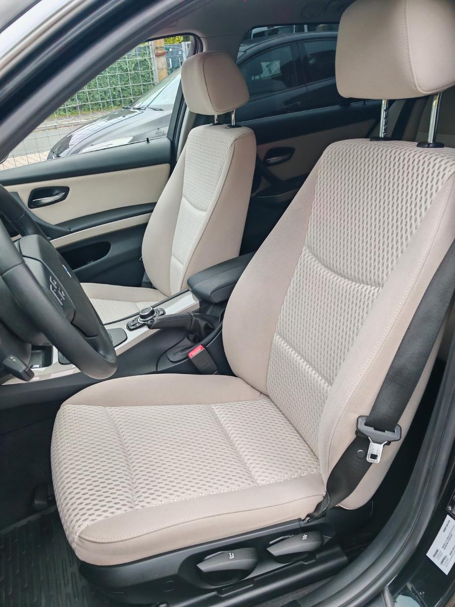 BMW 318 2011 — photo 19