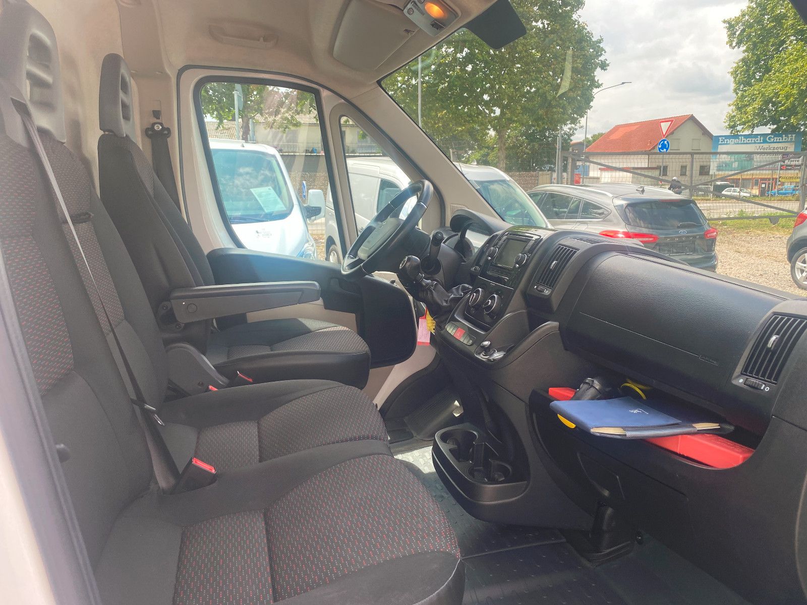 Fahrzeugabbildung Peugeot BoxerKastenHochraum330 L2H2 PremiumBlueHDi,AHK