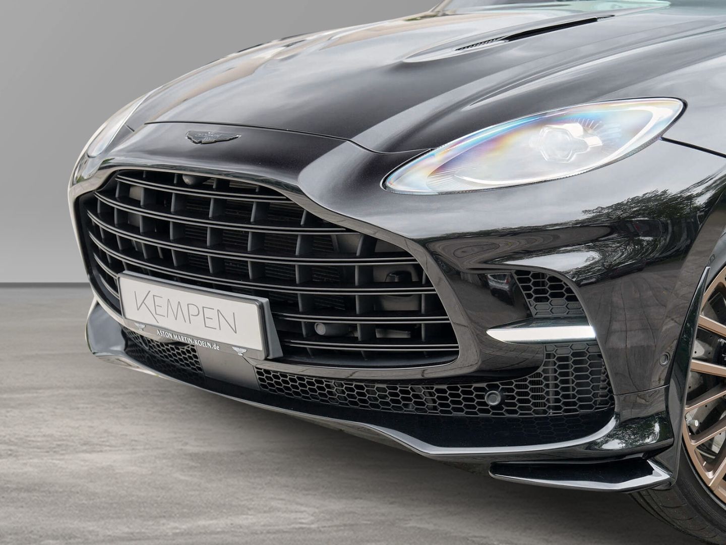Aston Martin DBX 707 Ultramarine Black / Dark Knight foto 10