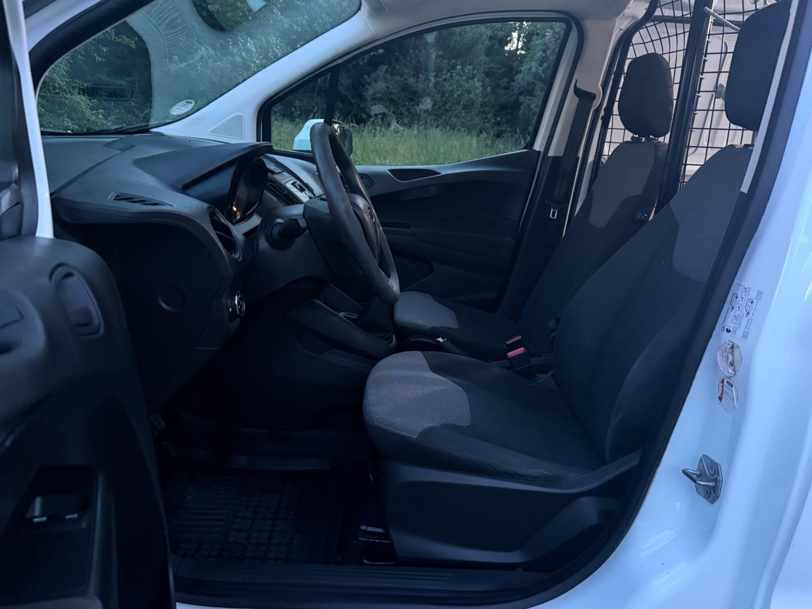 Ford Transit Courier Benziner *Euro6 *USB *El.Fenster