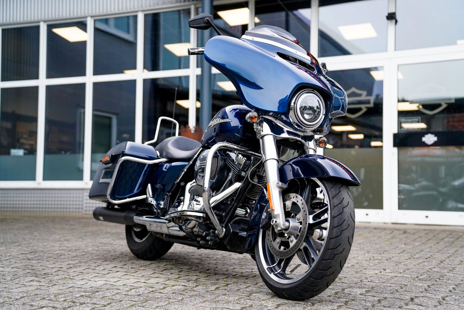 Fahrzeugabbildung Harley-Davidson FLHX Street Glide 103 cui - Jekill -