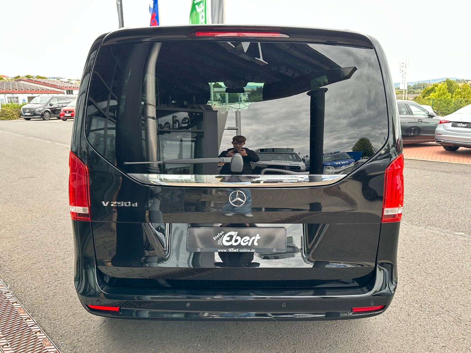 Fahrzeugabbildung Mercedes-Benz V 250 d EDITION AMG Kompakt ILS elektr Türen