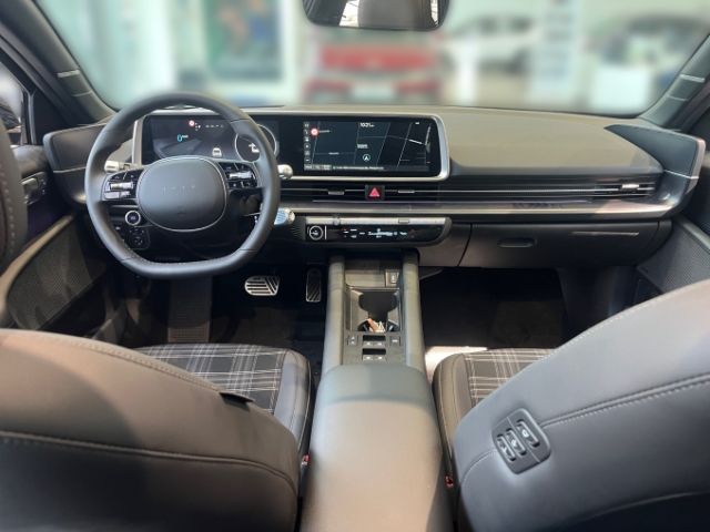 Fahrzeugabbildung Hyundai IONIQ 6 First Edition Elektro 4WD 77 Allrad HUD