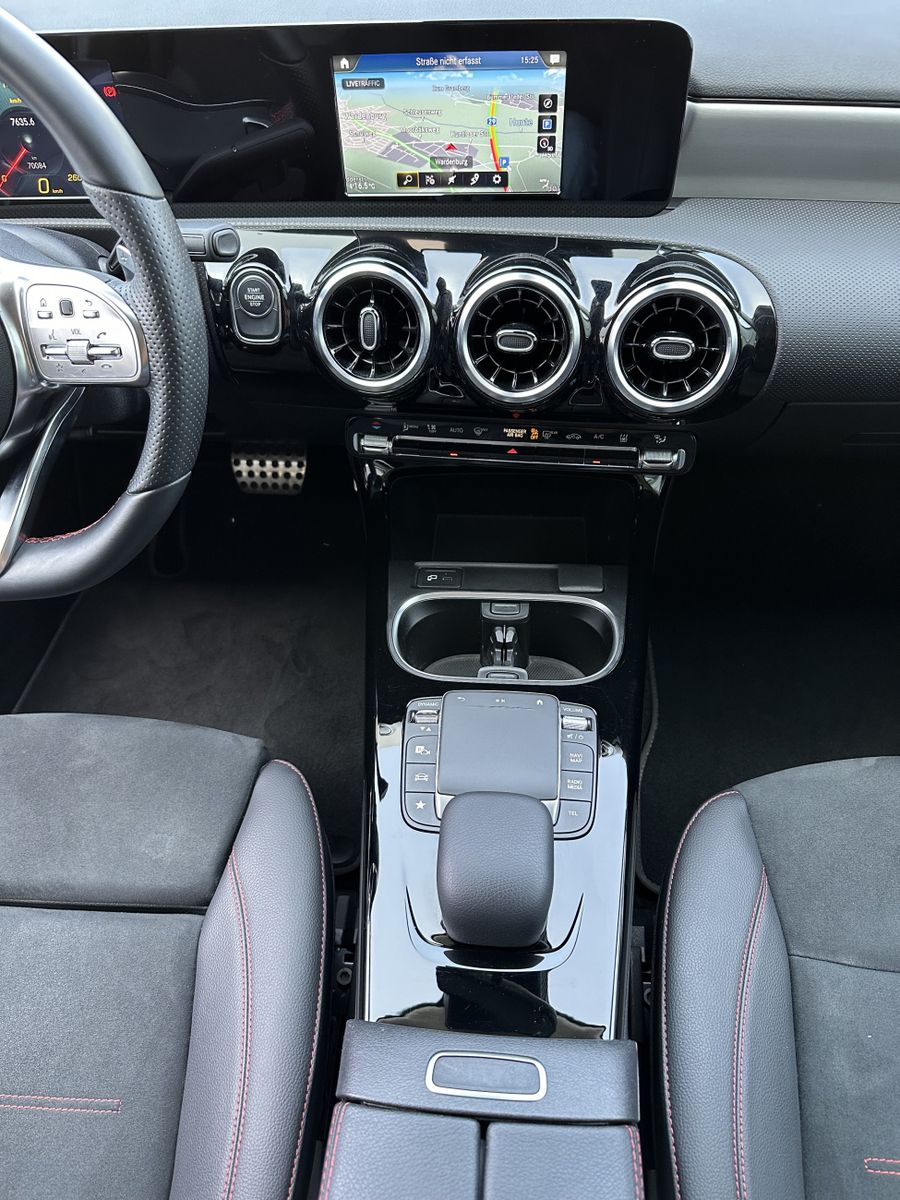 Fahrzeugabbildung Mercedes-Benz A 250e AMG-Line NAV+KAM+WIDESCREEN+CARPLAY+1HD