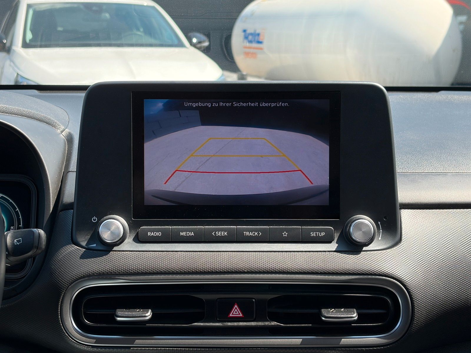 Fahrzeugabbildung Hyundai KONA E Select CarPlay Kamera LHZ SHZ ACC KZG