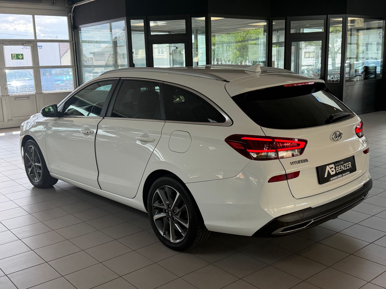 Fahrzeugabbildung Hyundai i30 Prime CW /AUTOMATIK/MEMORY/LEDER/HEIZ-LENKR