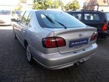 Nissan Primera 1.8 visia TÜV NEU - silberne Nissan Primera