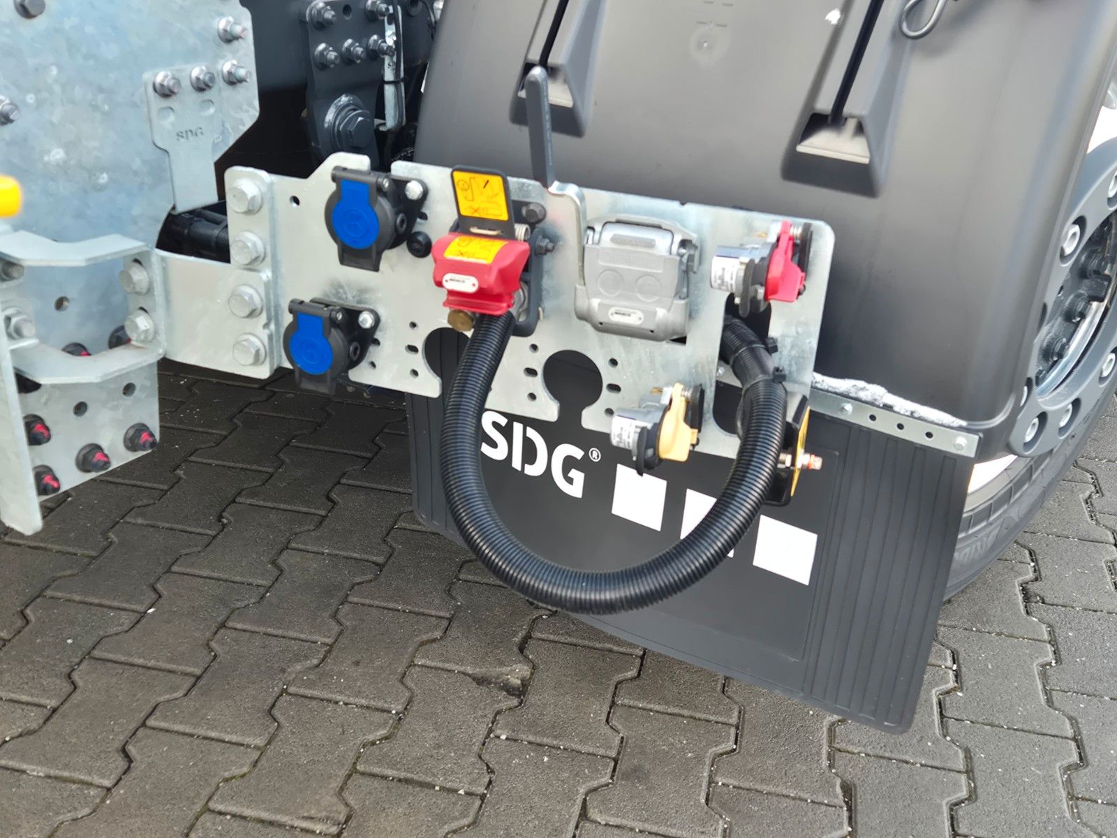 Fahrzeugabbildung Iveco S-Way AS260S50Y/FS CM 6x2 BDF Standklima 2xAHK