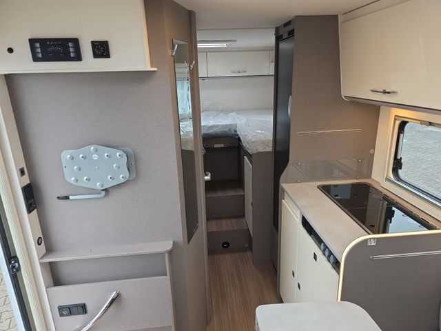 Etrusco V6.8 SCF AT Complete Selection Bi-Xenon