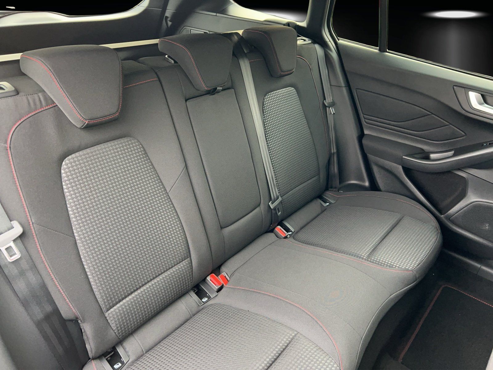 Fahrzeugabbildung Ford Ford Focus Turnier ST-Line X B&O PDC Heck. Elek.