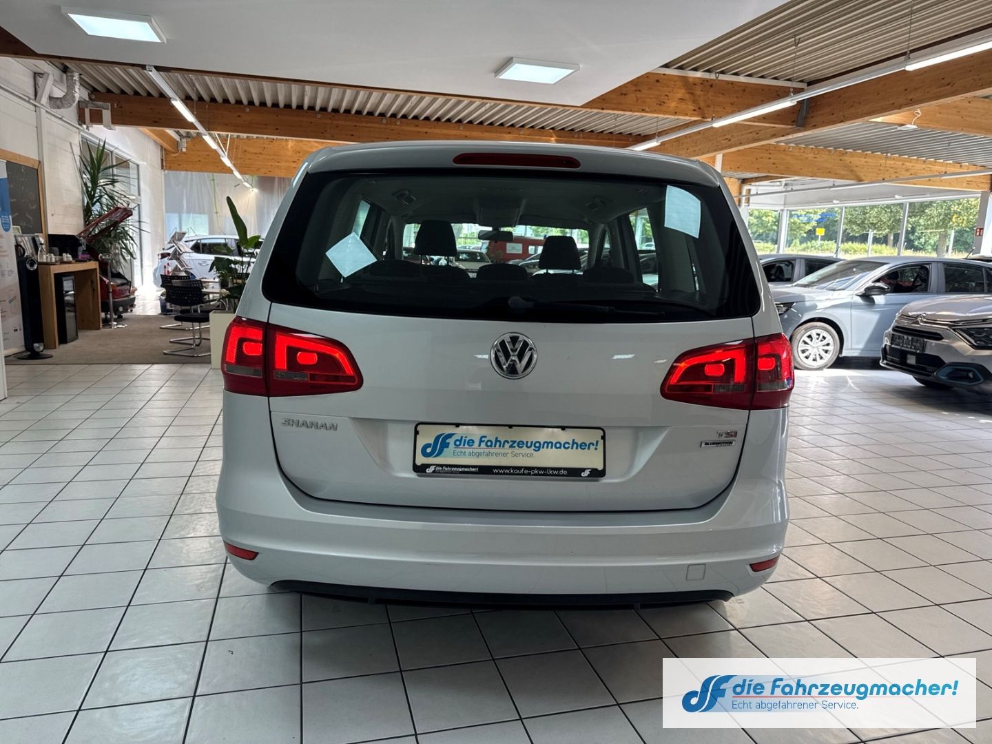 Fahrzeugabbildung Volkswagen Sharan Trendline BMT Dyn. Kurvenlicht Mehrzonenk