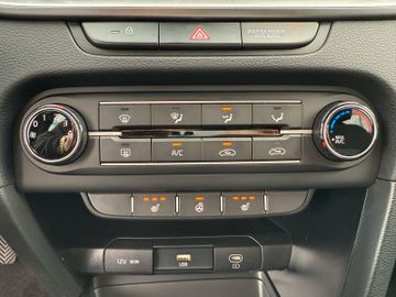Kia Ceed 1.5 T-GDI Kamera PDC SHZ Klima CarPlay
