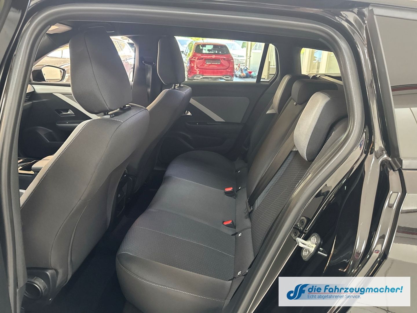 Fahrzeugabbildung Opel Astra L Sports Tourer Edition Navi Digitales Coc