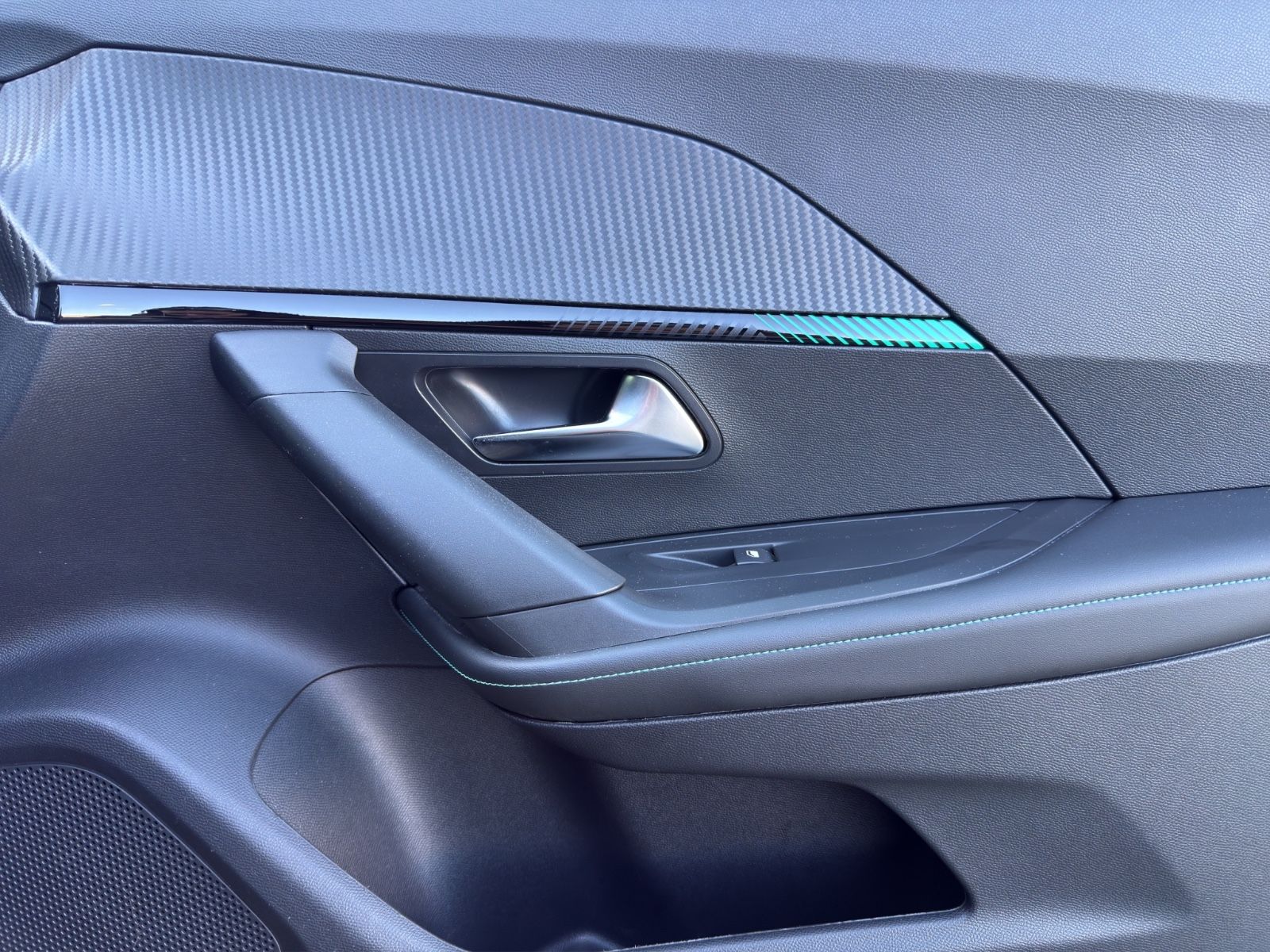 Fahrzeugabbildung Peugeot 2008 Allure 1.5 *CarPlay*SitzHZ*Navi*Kamera*