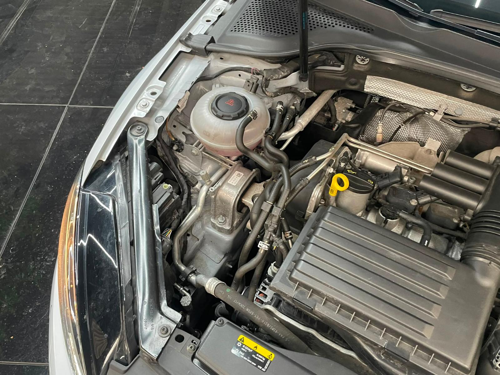 Volkswagen Golf VII Lim. Sound DSG / Carplay / Xenon