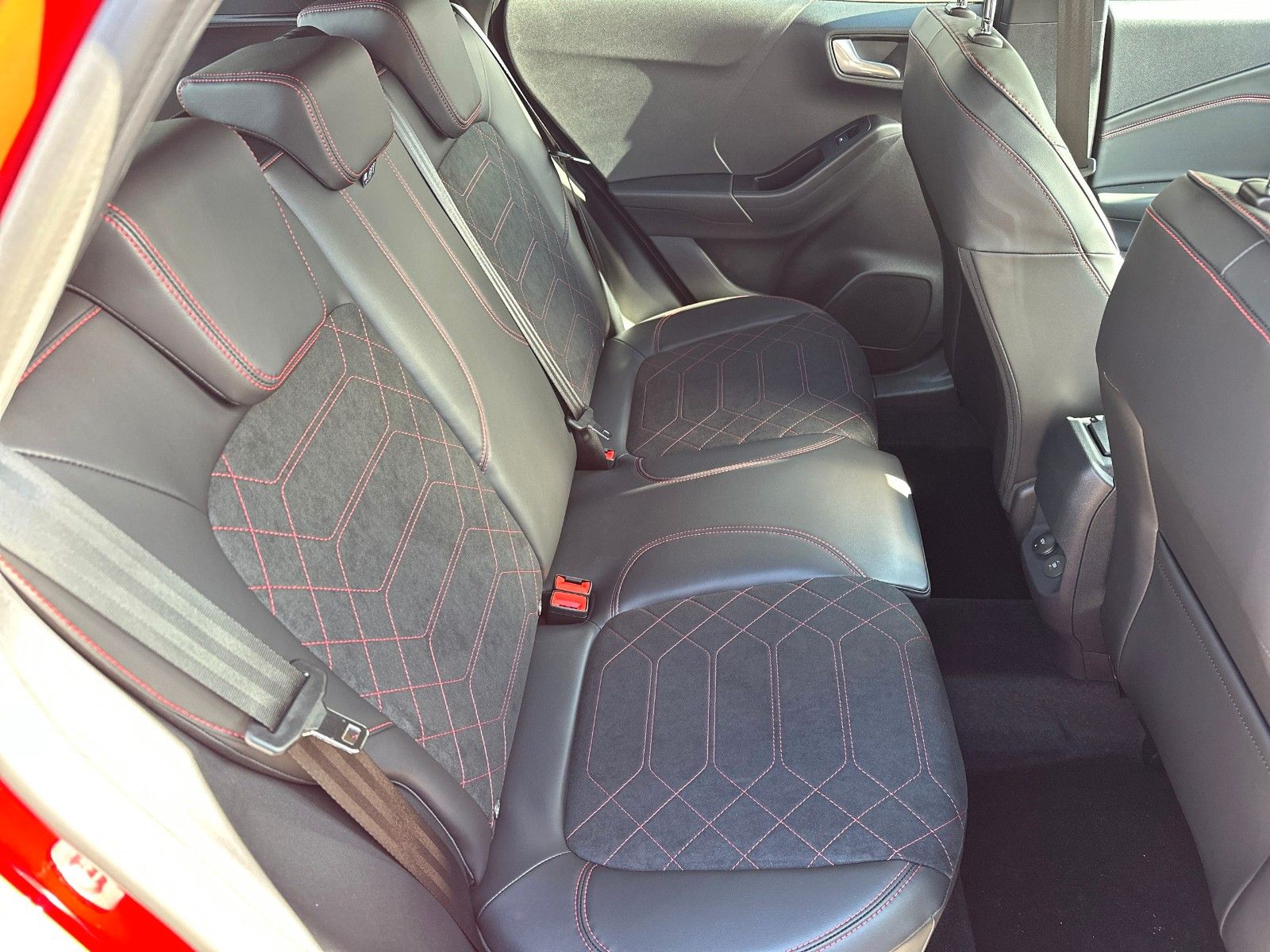 Fahrzeugabbildung Ford Puma ST-Line X, FAHRASSISTENZPAKET