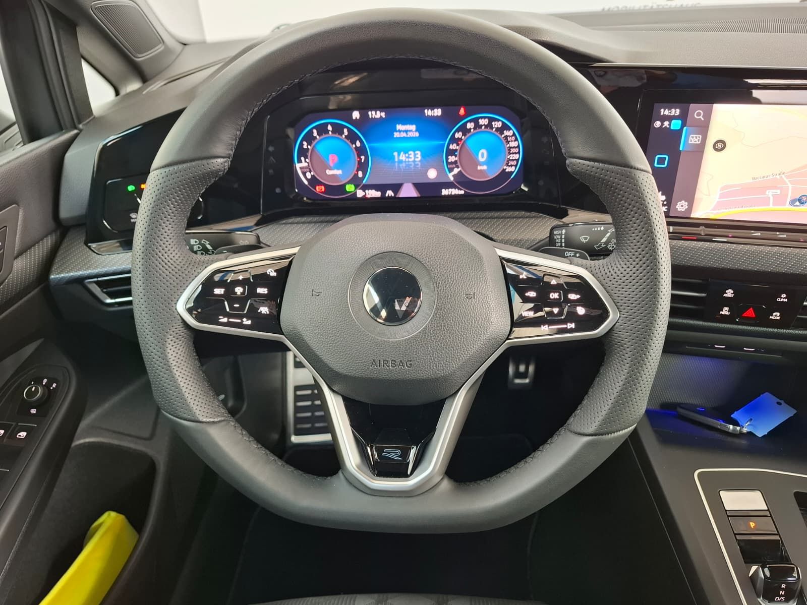 Fahrzeugabbildung Volkswagen Golf VIII Var. R-Line 1.5 eTSI DSG +ACC+Navi+LED