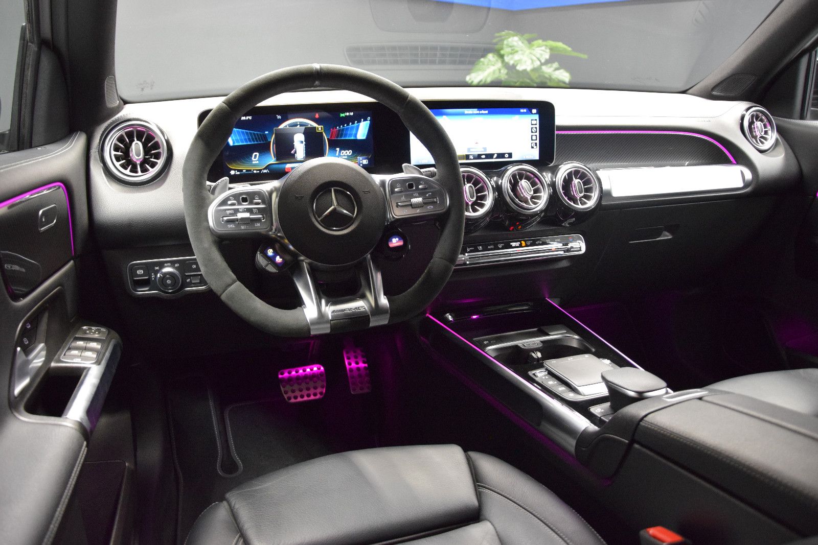 Fahrzeugabbildung Mercedes-Benz GLB 35 AMG 4Matic 360° MBUX Leder AHK Night Ambi