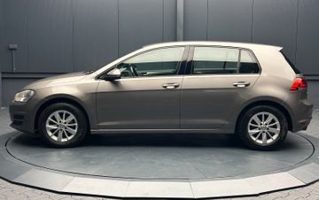 Volkswagen Golf - 2