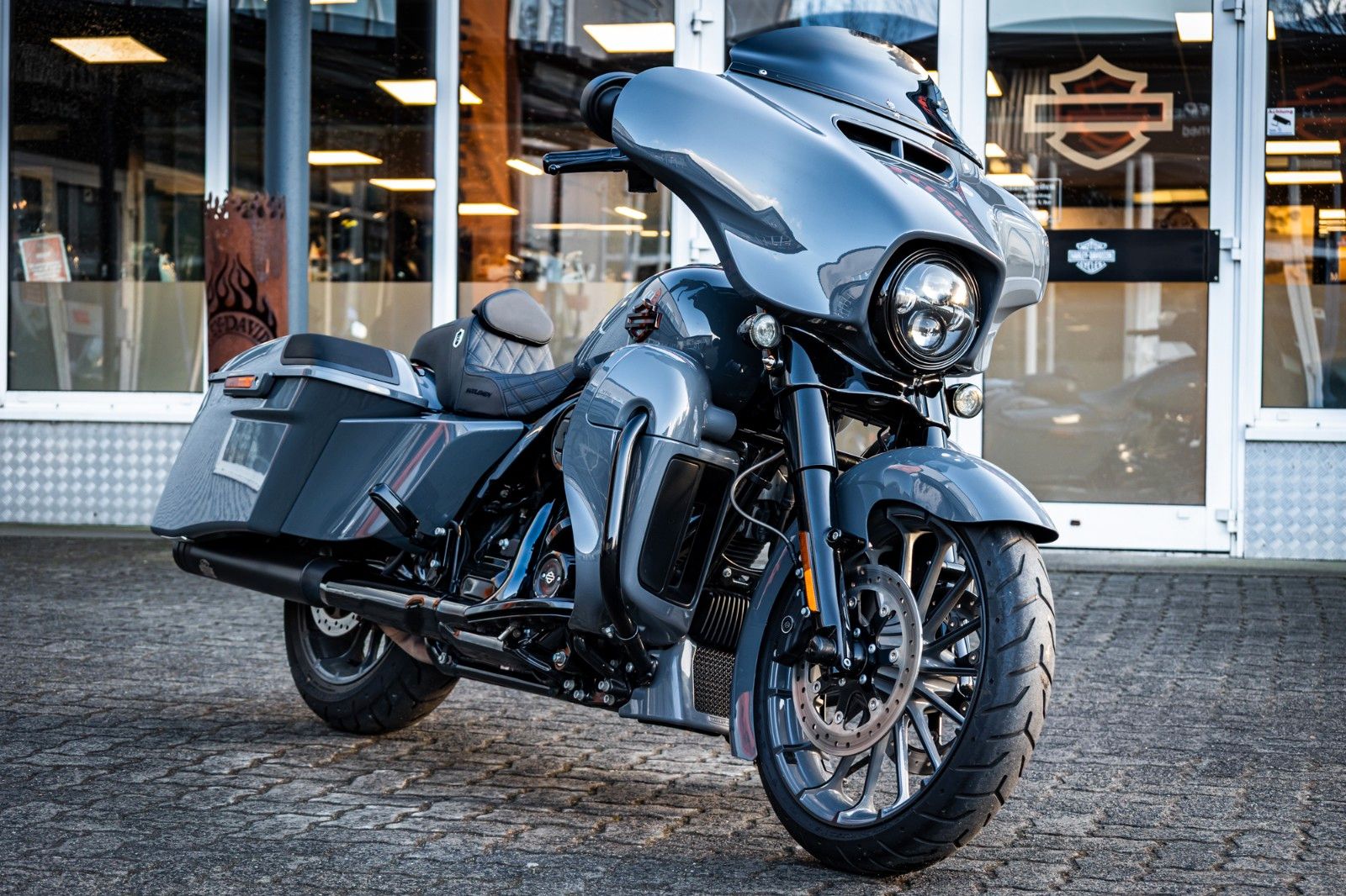 Fahrzeugabbildung Harley-Davidson FLHXSE CVO STREET GLIDE 117 cui - Jekill -