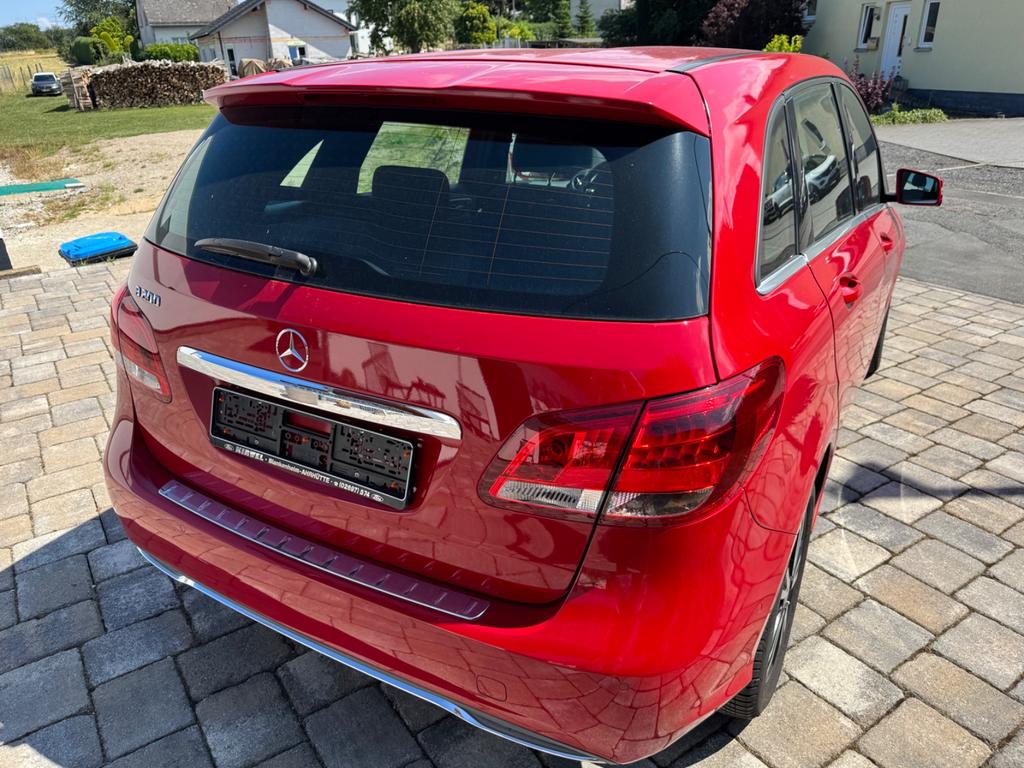 Mercedes-Benz B 200