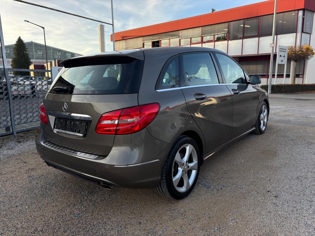 Mercedes-Benz B 180