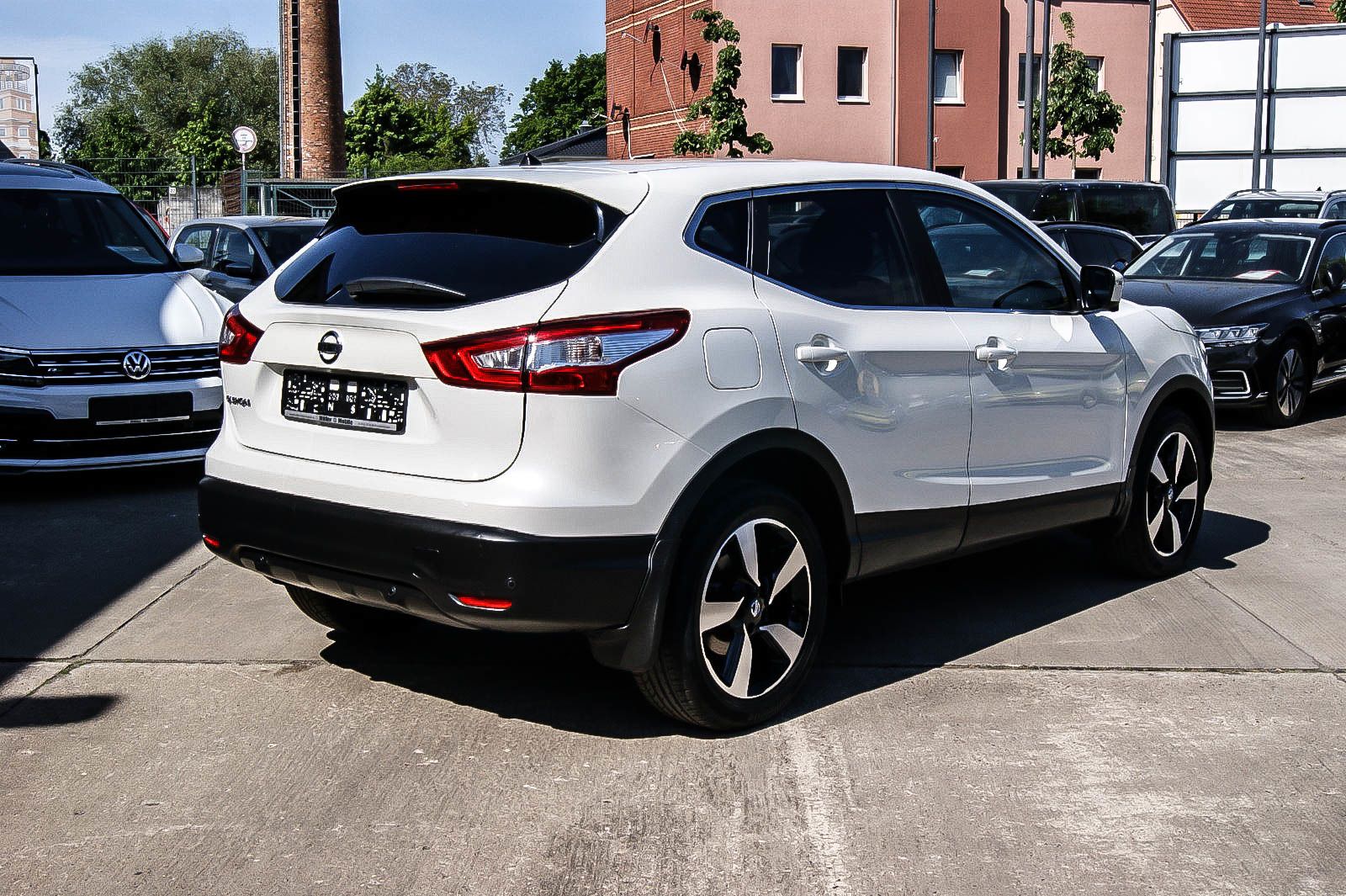 Fahrzeugabbildung Nissan Qashqai DIG-T 12 N-Connecta KAMERA RENTNERBESITZ