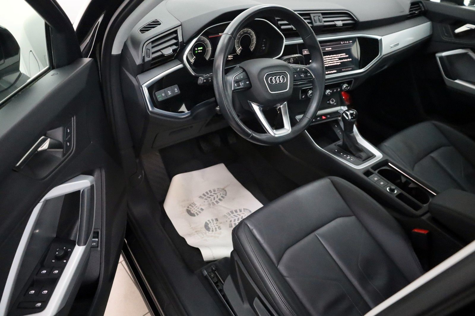 Fahrzeugabbildung Audi Q3 Sportback 45 TFSI e,Leder,Navi,LED,SH,Kamera