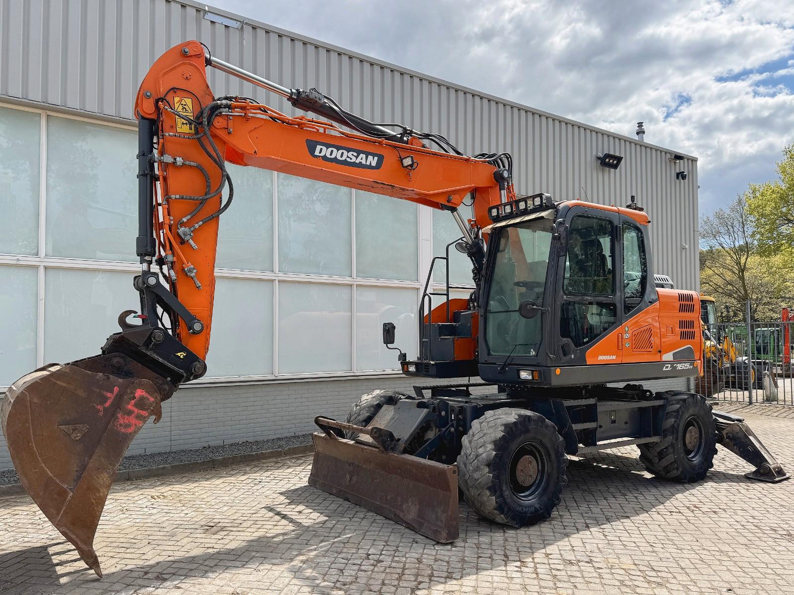 Doosan DX165W-5