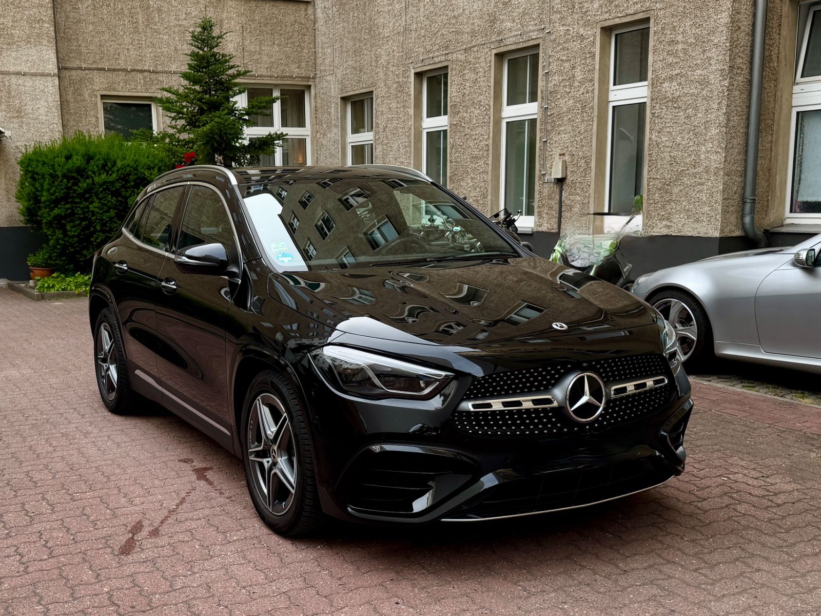 MERCEDES-BENZ GLA 220 4MATIC DCT  AMG Standhzg