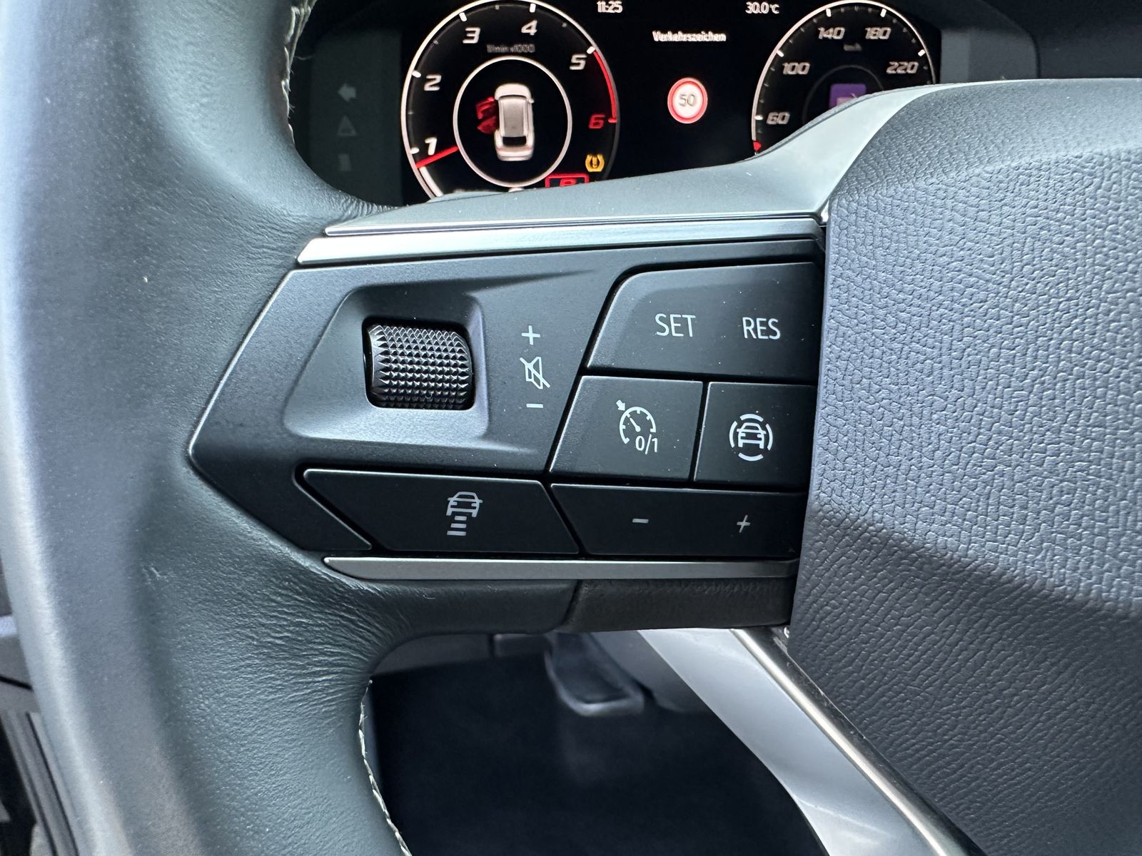 Fahrzeugabbildung SEAT Leon ST 2.0 TDI Xcellence DSG NAV+LED+ACC+KAMERA