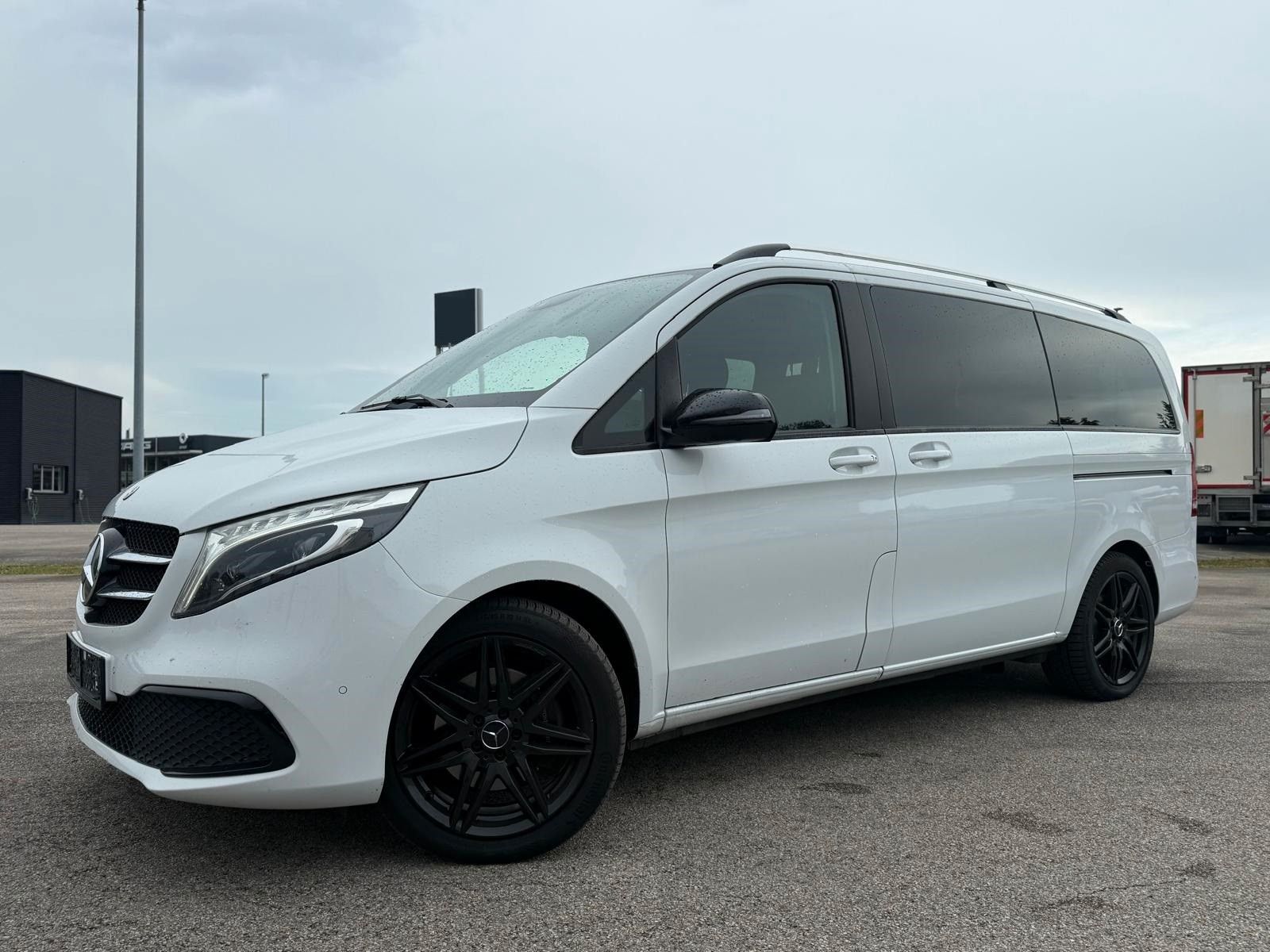 MERCEDES-BENZ V 300d AVANTG 4MATIC Lang AMG LM19" 360° EL.TÜRE
