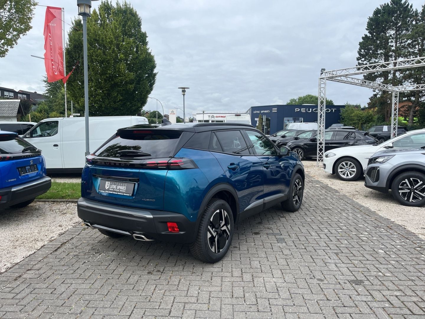 Fahrzeugabbildung Peugeot 2008 GT HYBRID 145 e-DSC6 El. Panodach Navi ACC