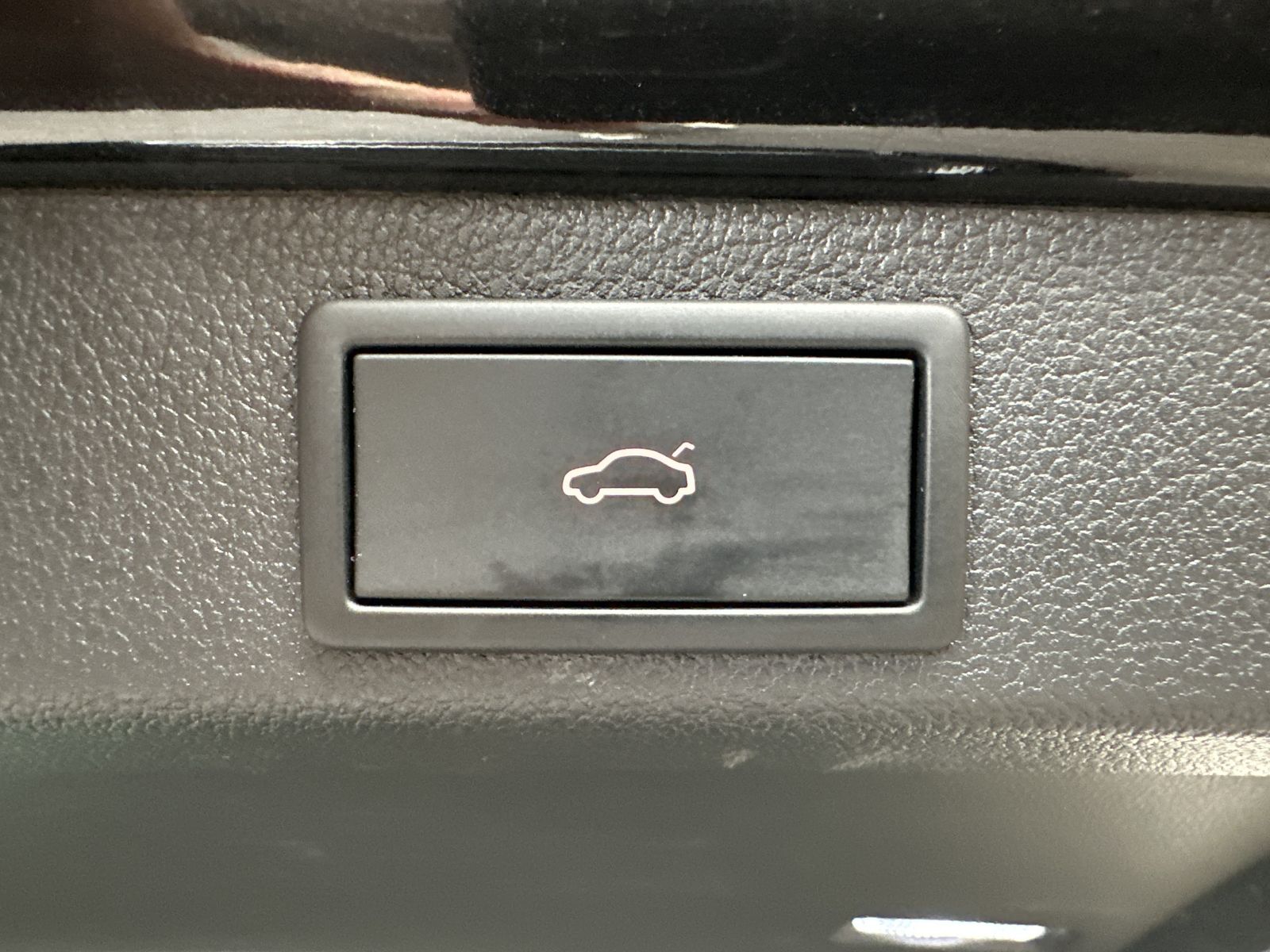 Fahrzeugabbildung SKODA Superb Combi 1.4 TSI iV DSG Style NAV+LED+VCOCK