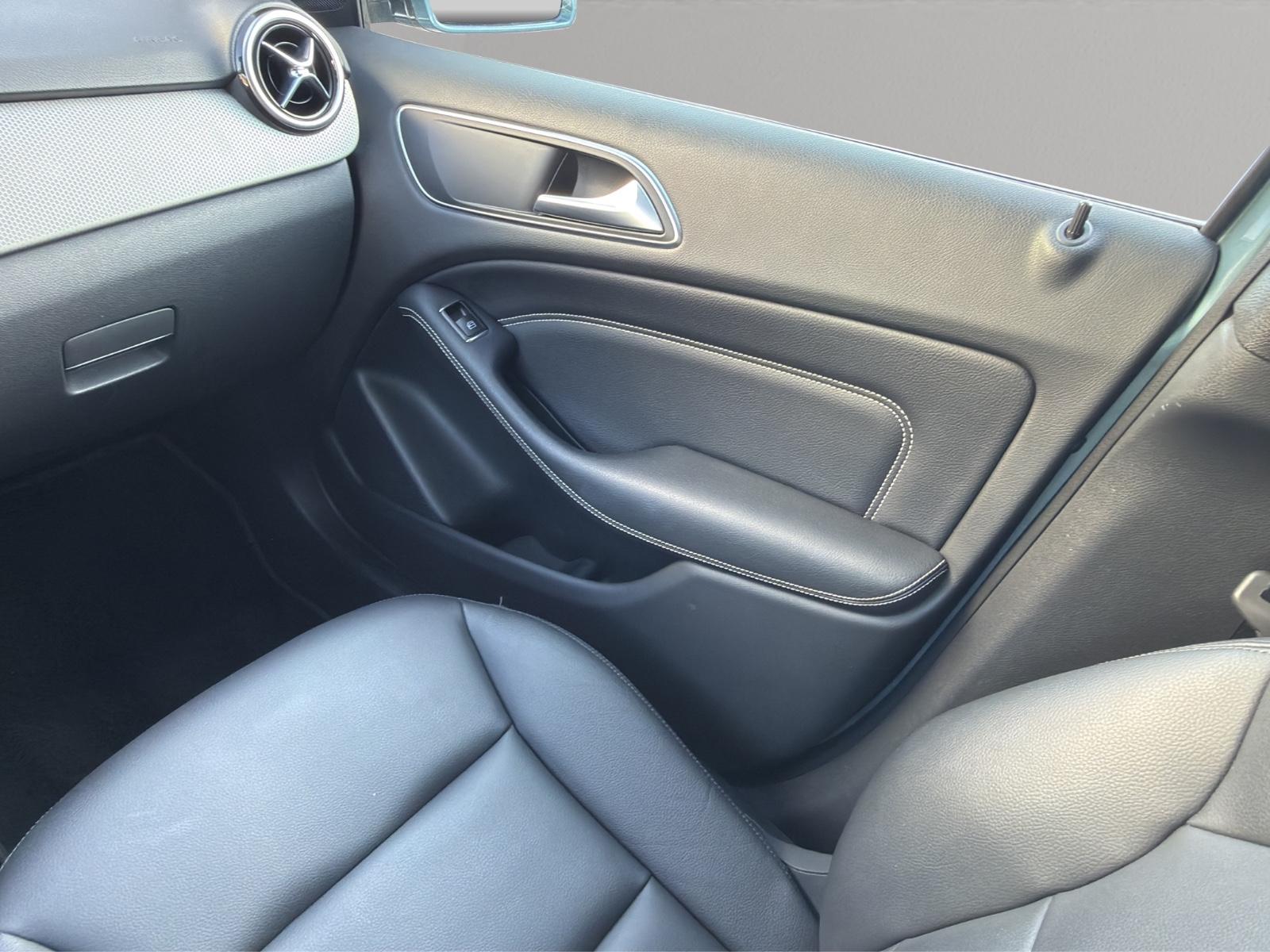 Mercedes-Benz B 180 Edition 1 Leder 1.Hand