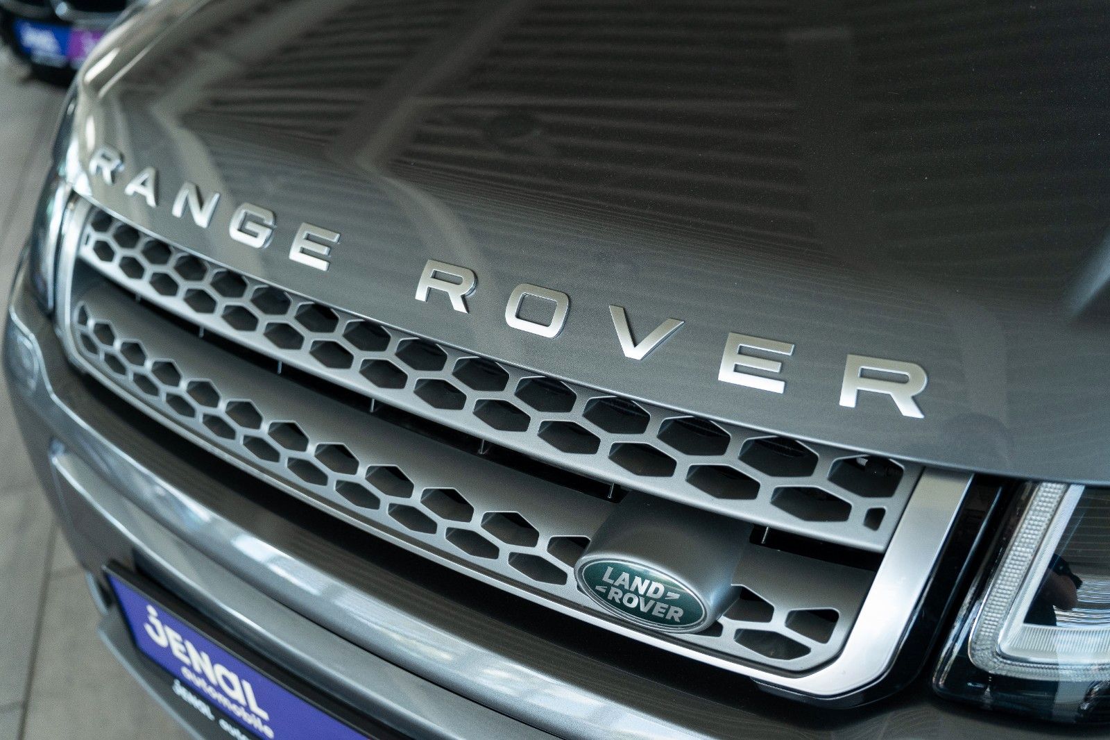 Fahrzeugabbildung Land Rover Range Rover Evoque SE 4x4 AUTOM/PANO/SHZ