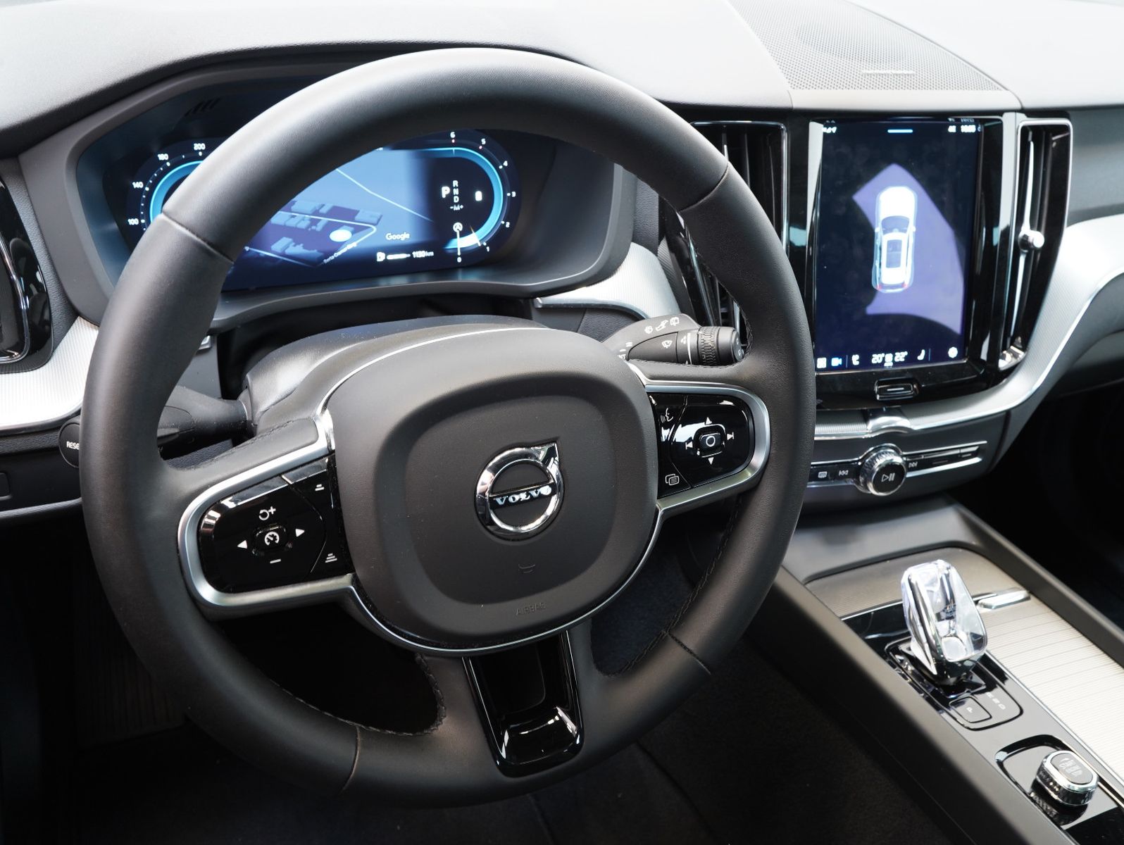 Fahrzeugabbildung Volvo XC60 B4 D AWD Plus Dark PANORAMA/LED/ACC/AHK