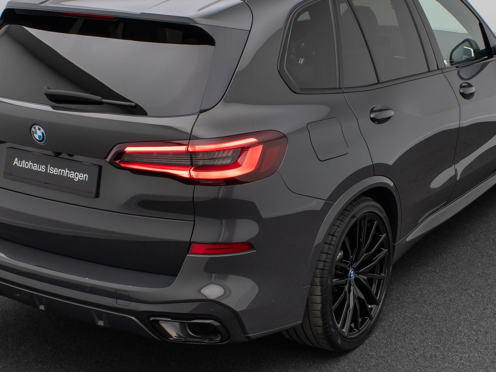 Fahrzeugabbildung BMW X5 xD45e M Sport Kamera Laser Panorama HUD H/K