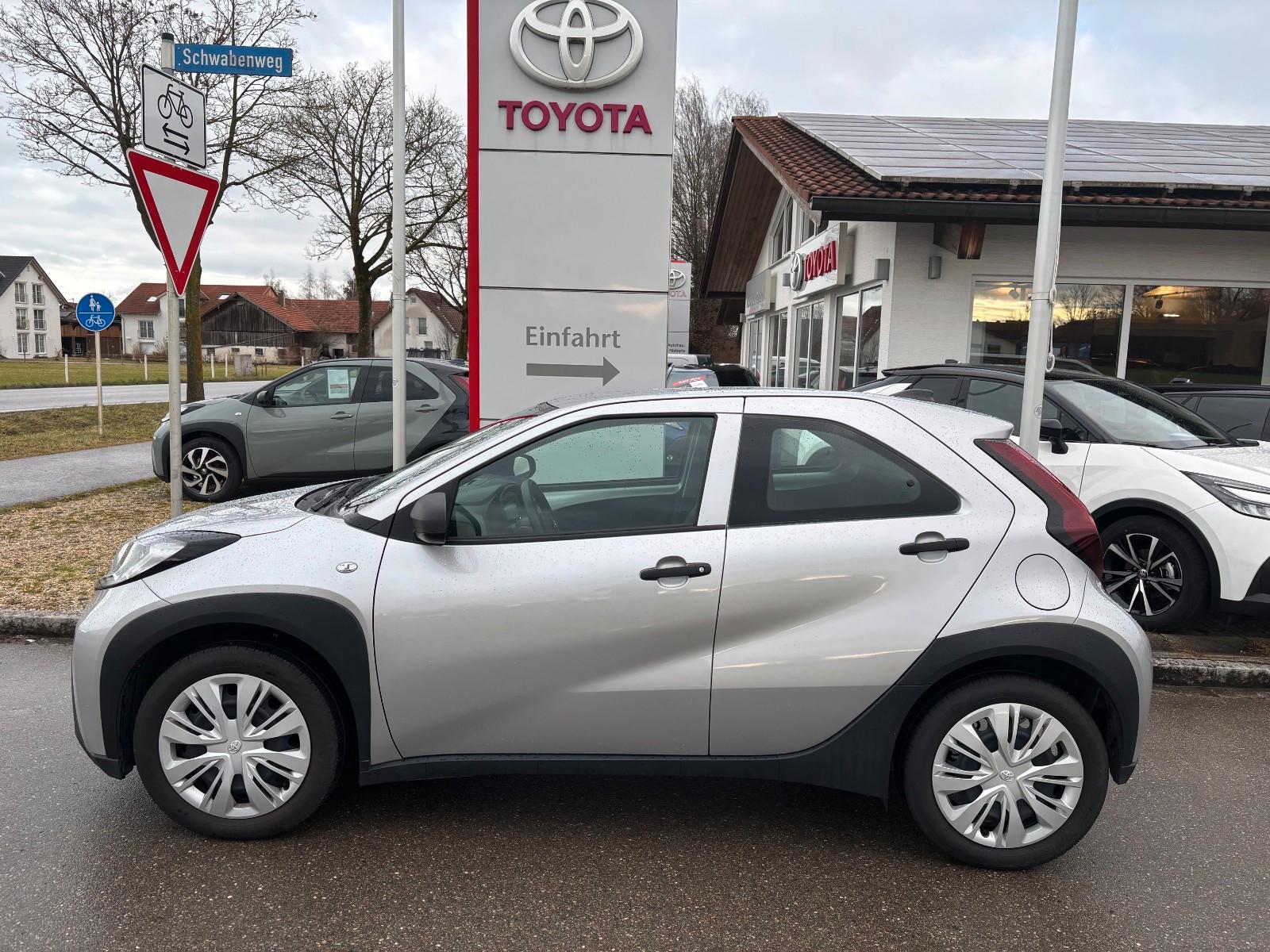 Toyota Aygo X Basis 5-Türer *CarPlay,Klima,1.Hand*