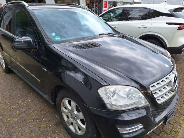 Mercedes-Benz 300 ML -Klasse  300 CDI  4Matic  Schaden