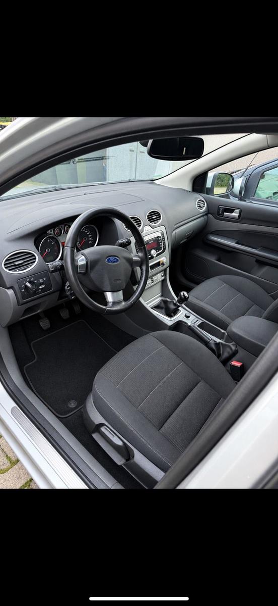 Ford Focus 2008 — салон