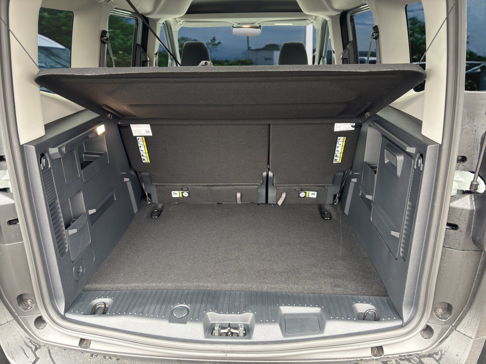 Fahrzeugabbildung Ford Tourneo Courier eMotor BEV Titanium