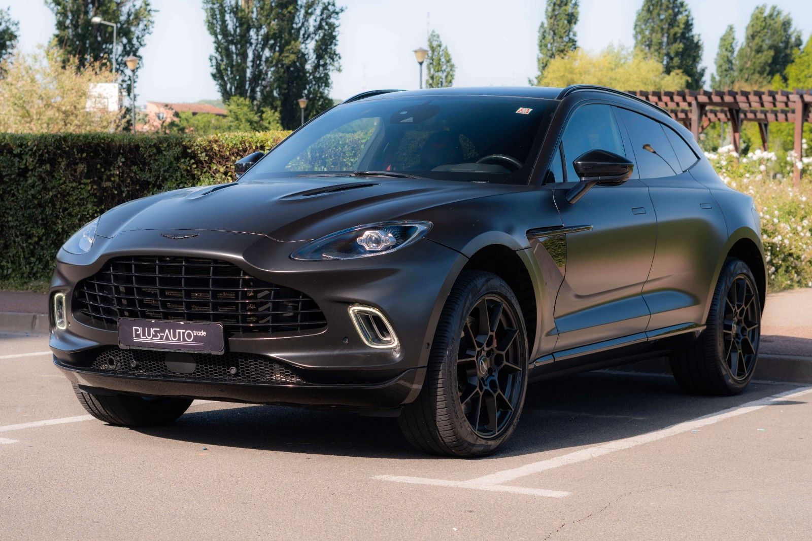 ASTON MARTIN DBX