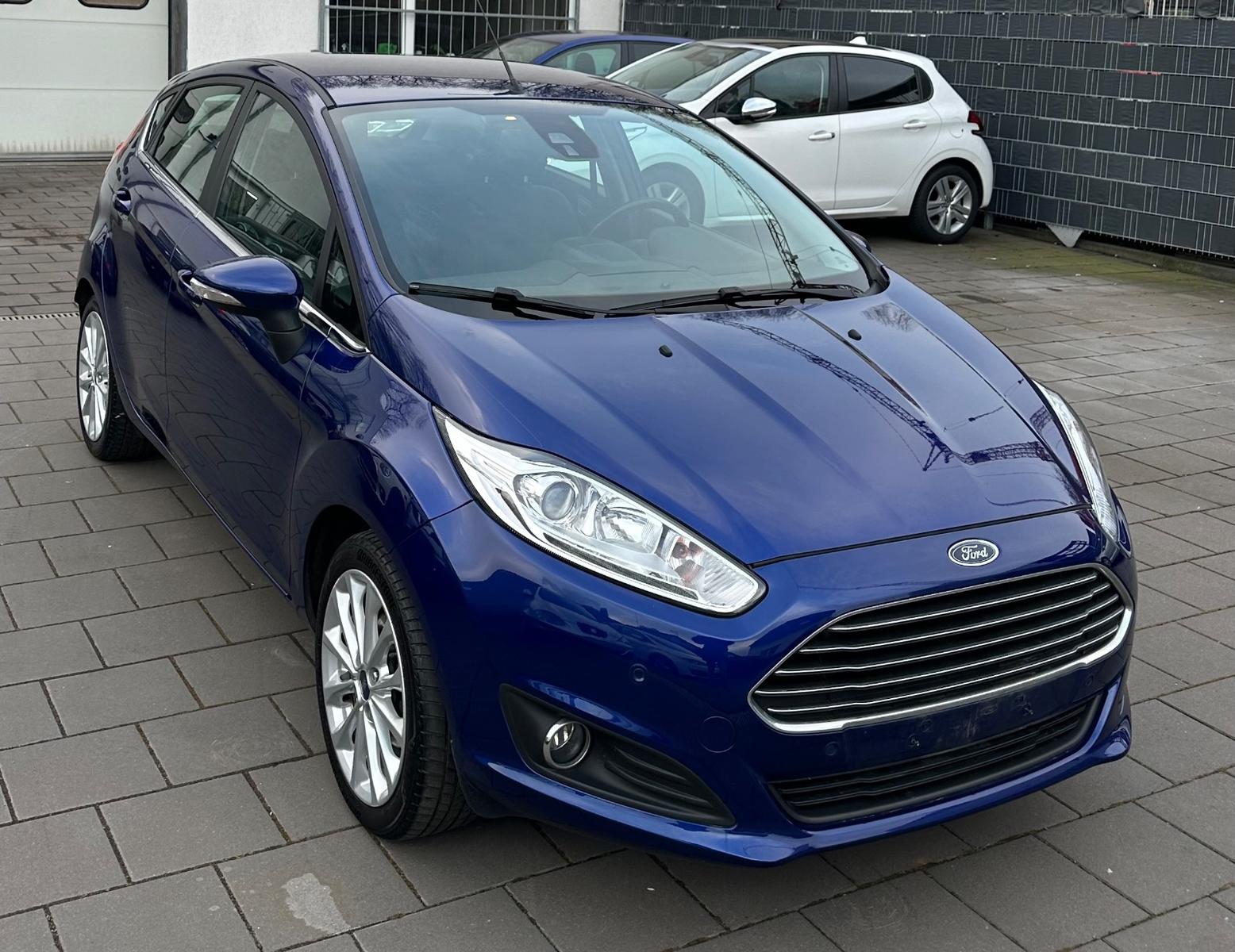 Ford Fiesta Titanium *1.HAND SCHECKHEFT*INSPEK.NEU