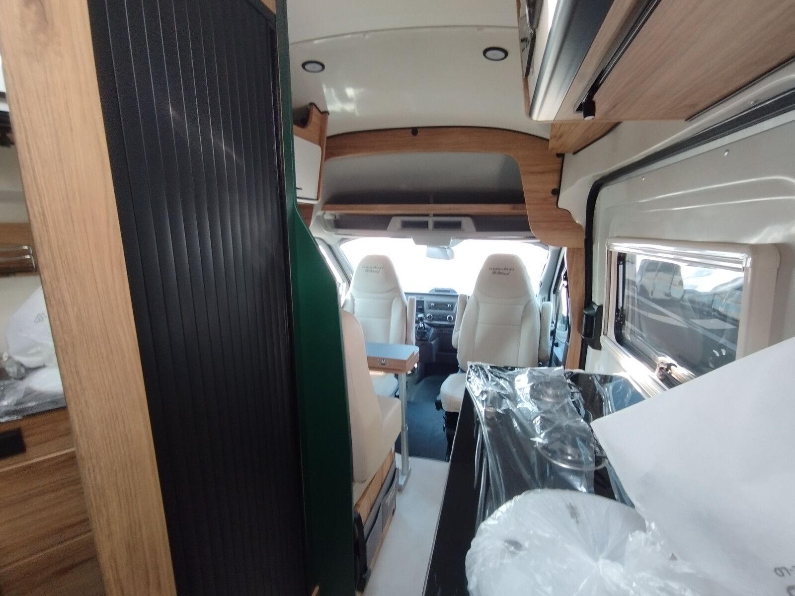 Fahrzeugabbildung Karmann Dexter 4x4 DE 560 AW Markise Combi6DE 170PS